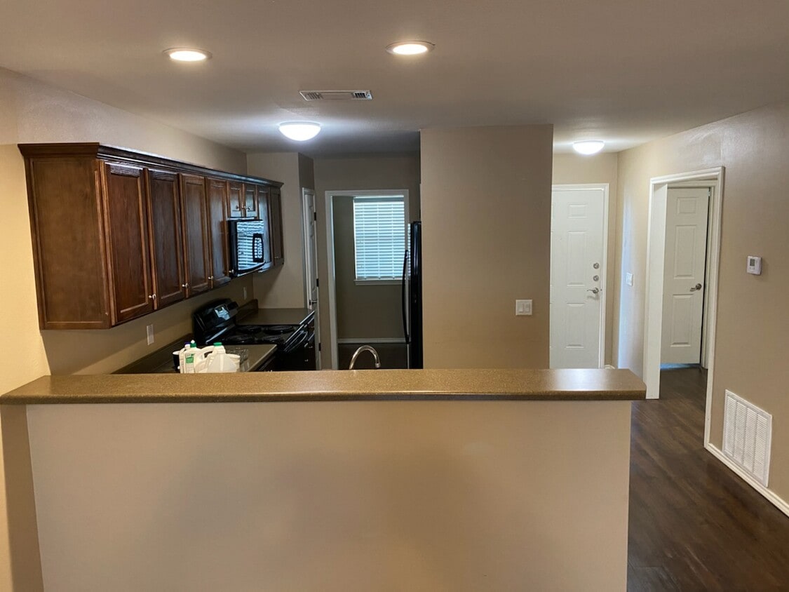 Primary Photo - 4271 Castlegate Dr