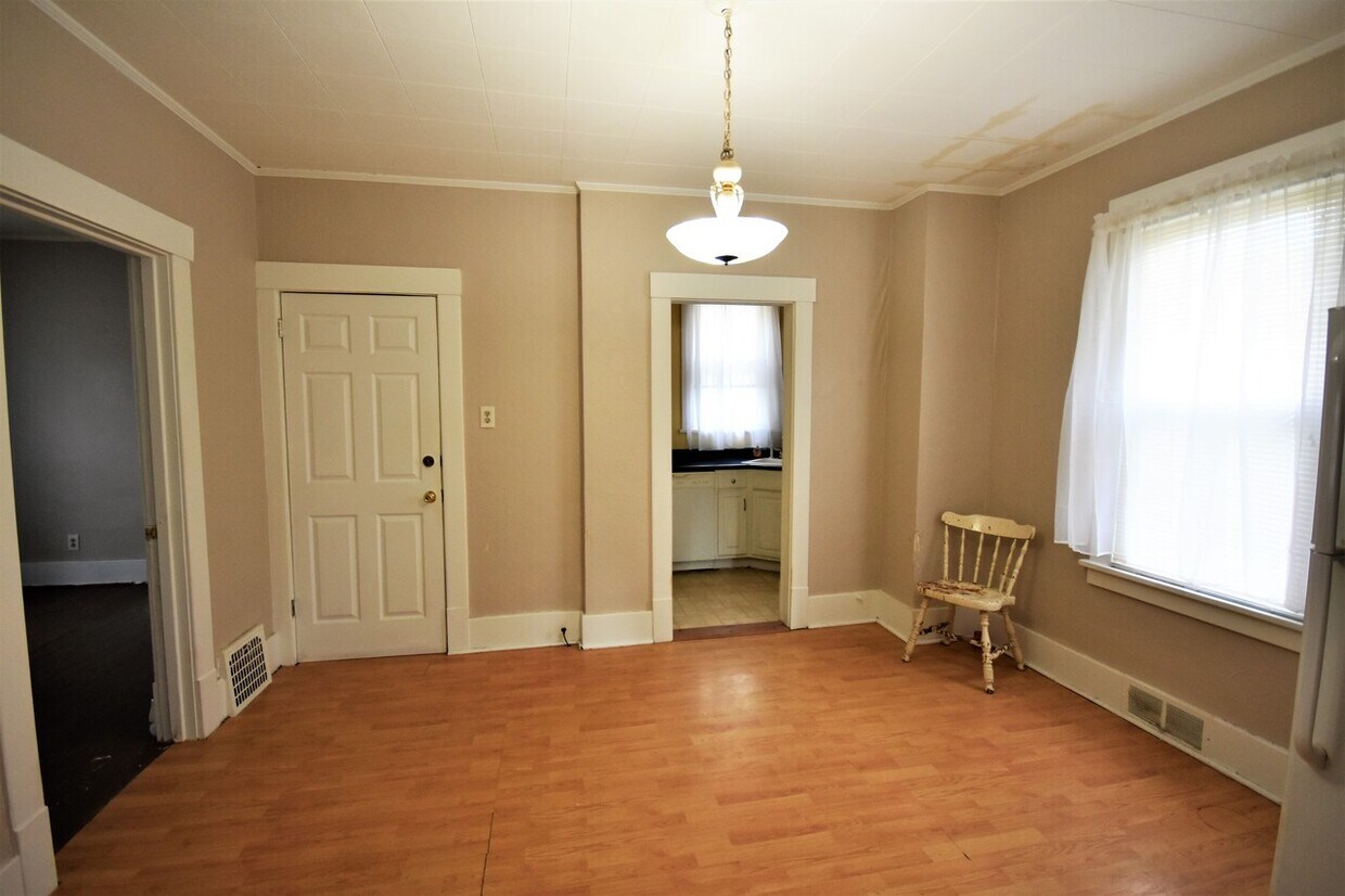 804 Perry St, Ellwood City, PA 16117 House Rental in Ellwood City, PA