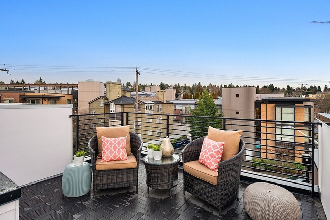 Photo - Stylish, Bright and Efficient 2 bed 1.75 Bath Townhome. Walk to U-Village!