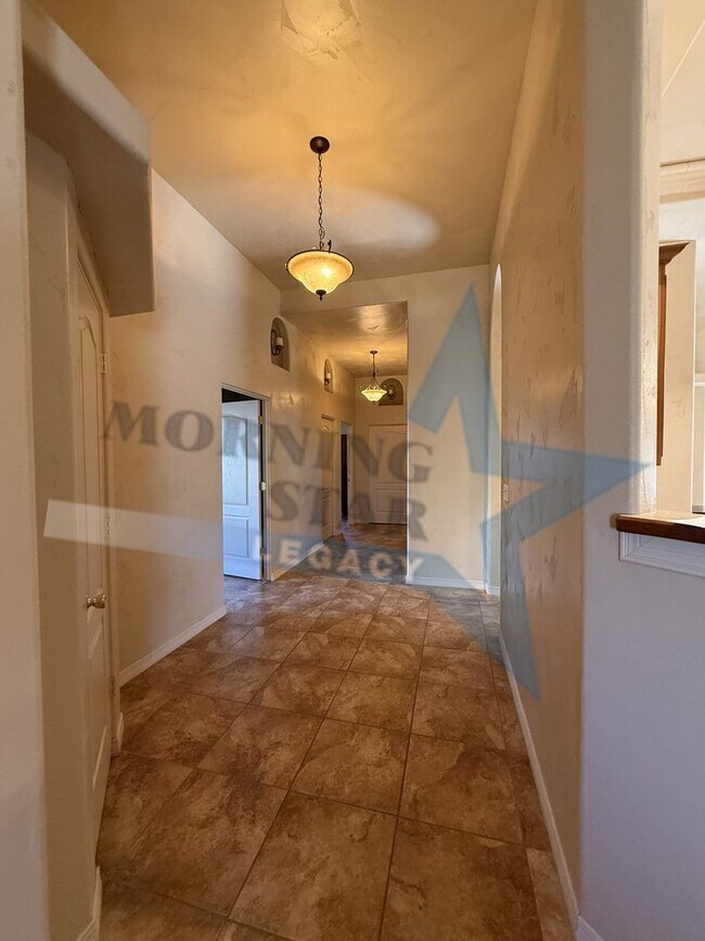 Foto del edificio - 3 Bedroom Energy-Efficient Home with Expansive Yard & Workshop!
