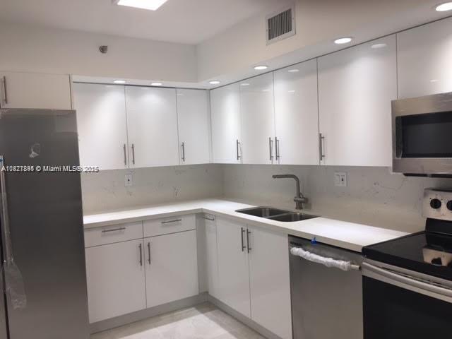 Foto del edificio - 3600 Mystic Pointe Dr