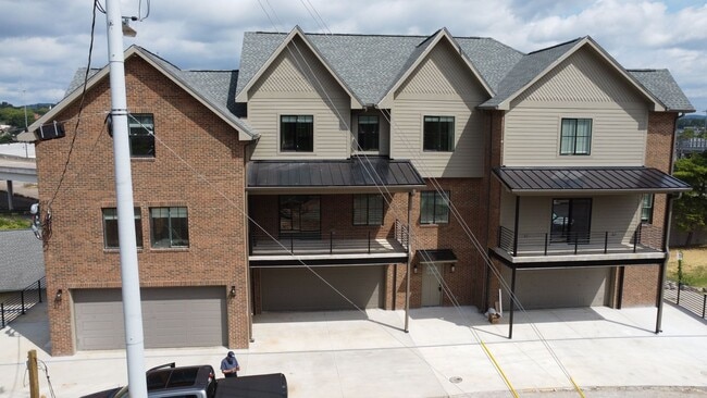 Photo - 1209 Hedge Ave Townhome