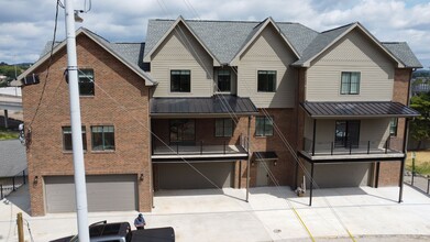 Building Photo - 1209 Hedge Ave