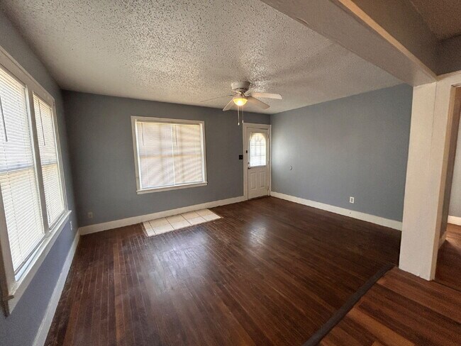 Foto del edificio - 3 bedroom 2 bathrooms