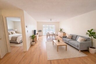 Building Photo - 25 Custer St