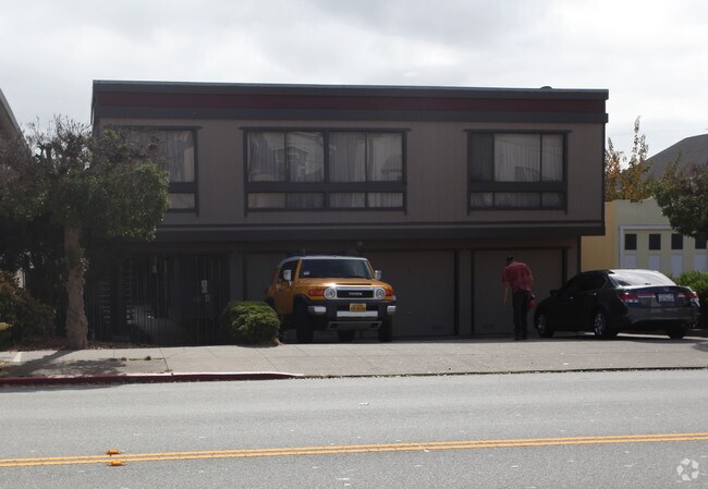 Building Photo - 537 Grand Ave