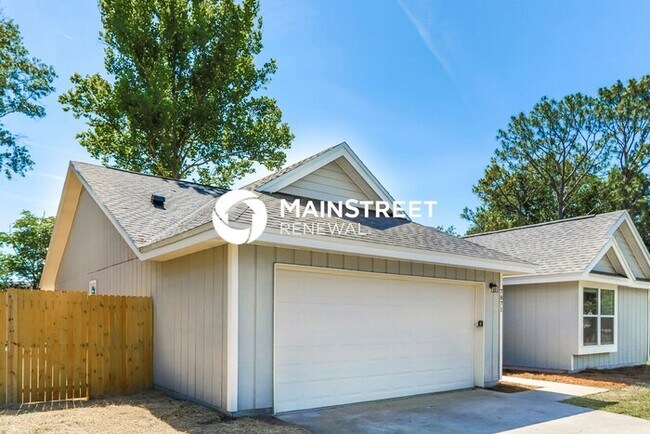 Foto del edificio - 3 Bedroom Pet-Friendly Home in Jacksonville, FL with Main Street Renewal