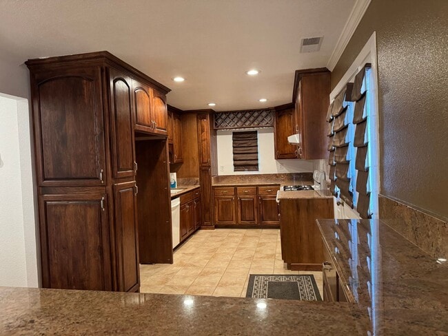 Building Photo - Single level home on large lot