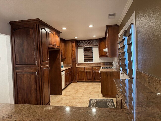 Foto del edificio - Single level home on large lot