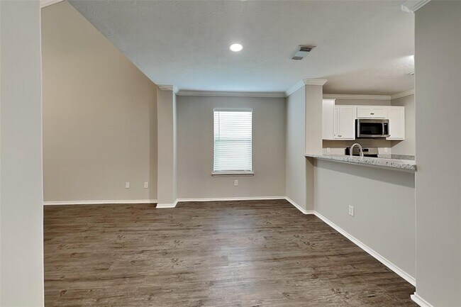 Building Photo - 7914 Crescent Village Ln