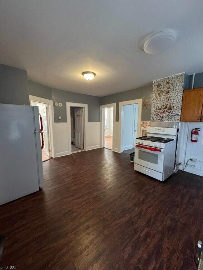 Building Photo - 107 Melville Pl