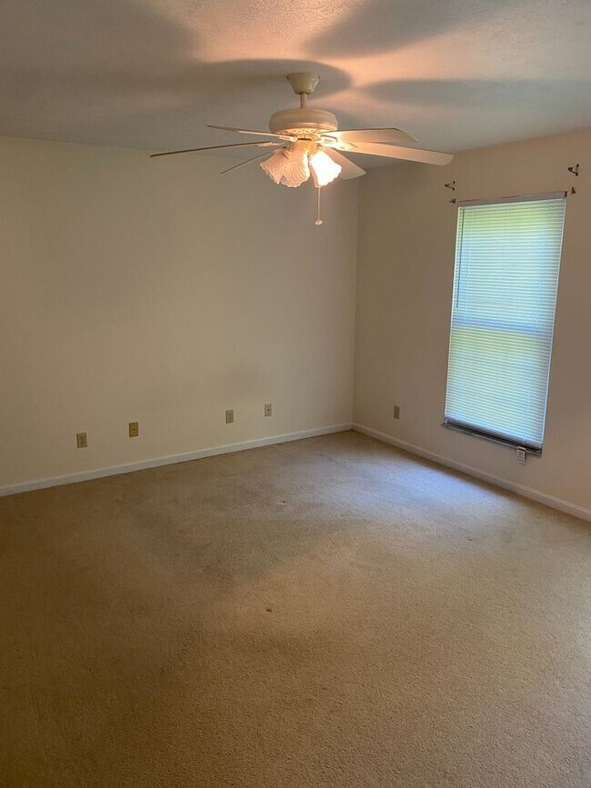 Building Photo - 2576 Benson Dr
