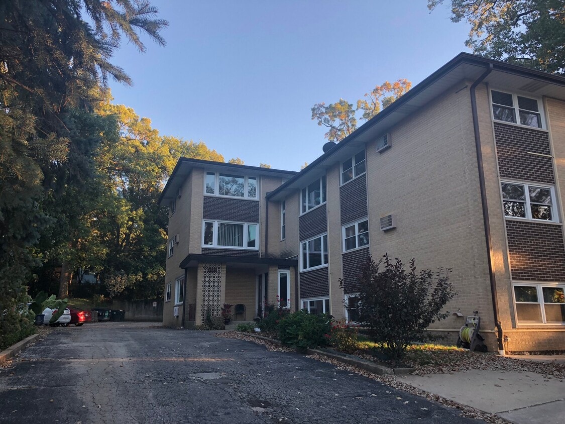 Photo - 8285 Archer Ave (Willow Springs, IL)
