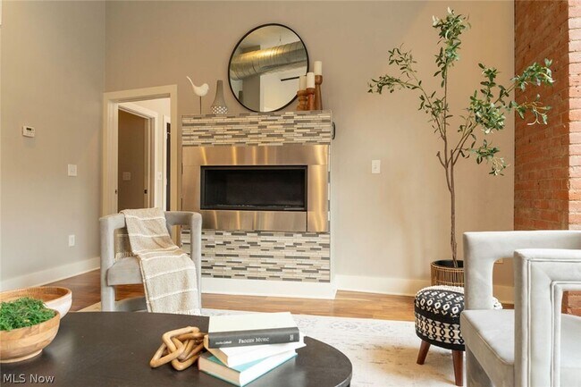 Foto del edificio - 1260 W 4th St