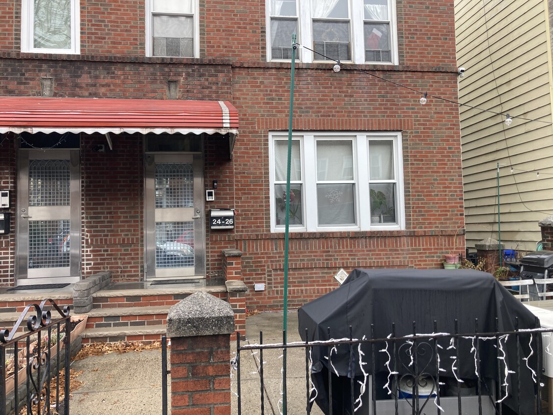 Primary Photo - 2426 26th St