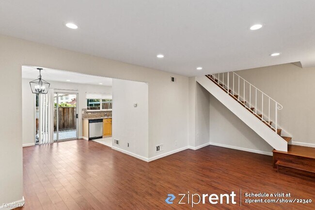 Building Photo - 3 br, 1.5 bath Townhome - 3731 Boswell Ter...