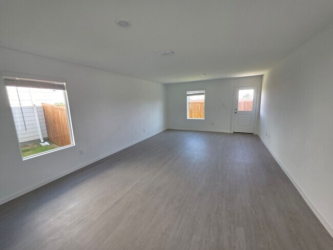 Foto del edificio - Charming 3-Bedroom Home in Providence Vill...
