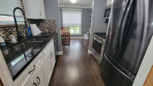 Building Photo - 3429 Ingleside Dr