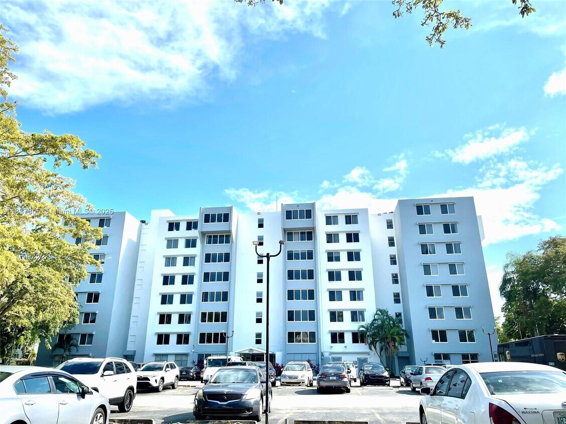 Foto principal - 9001 SW 77th Ave