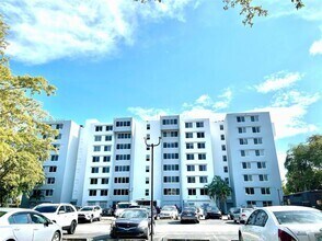 Building Photo - 9001 SW 77th Ave