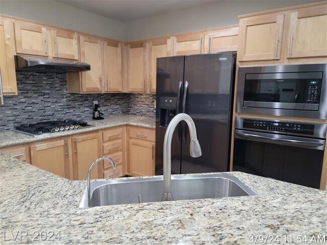Foto del edificio - MIDRISE 2 BED, 2 BATH CONDO IN GUARD-GATED...