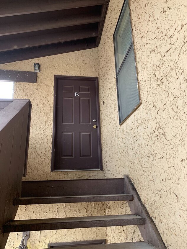 Primary Photo - 1024 Mockingbird Ln