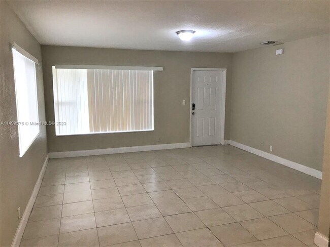 Building Photo - 1521 SW 67th Ave