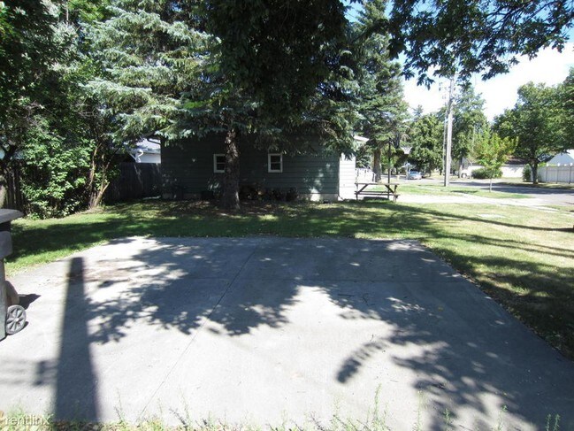 Building Photo - 2602 8th Ave N