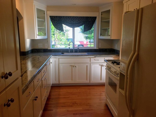 Building Photo - 3 br, 2 bath House - 3409 Korbel St