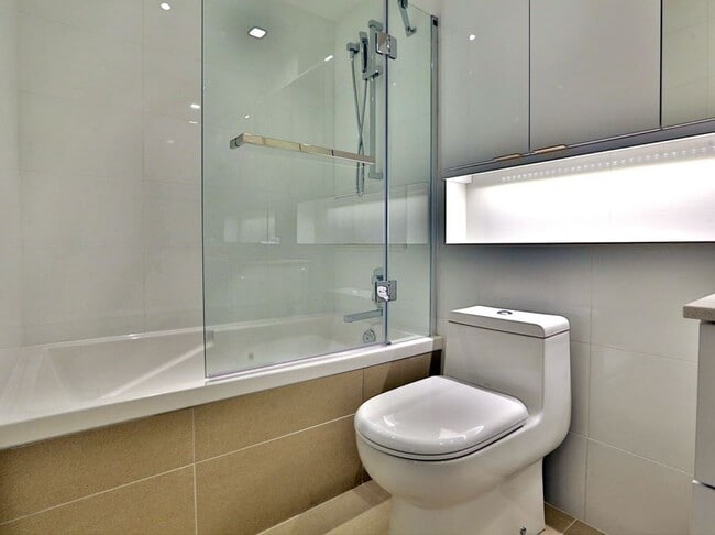 Building Photo - 700 Rue St-Paul Ouest