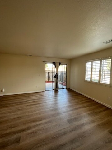 Building Photo - 456 Cherry Ln