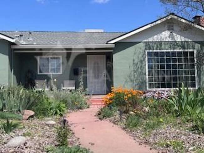 Foto del edificio - Beautiful 3 bedroom/ 1.5 bathroom home wit...