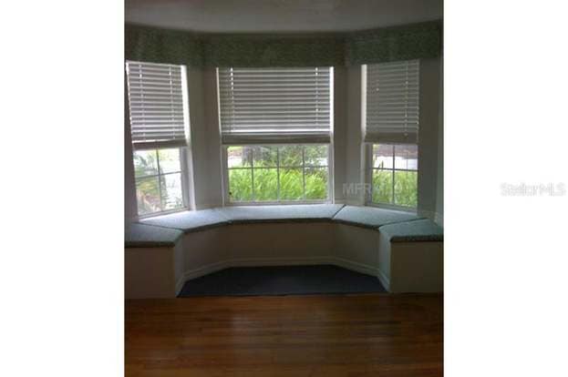 Building Photo - 712 Floral Dr