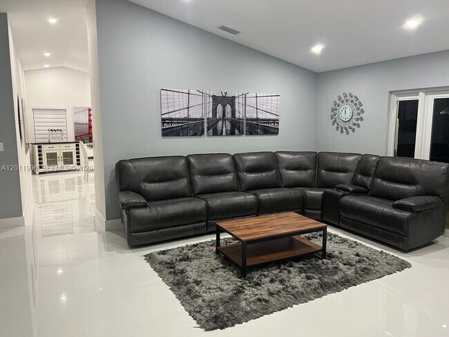 Foto del edificio - 16341 SW 145th Ct