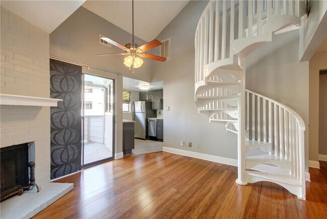 Foto del edificio - 2500 Burleson Rd