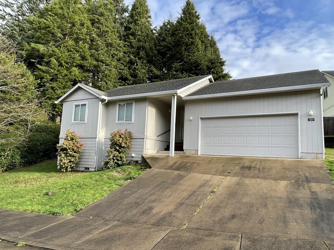 Foto principal - 1694 SE Mast Ave