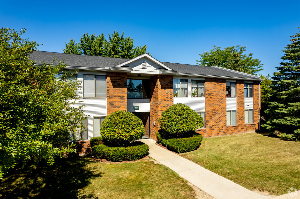 Primary Photo - Hickory Square Apartments