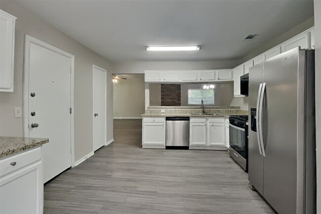 Building Photo - 9214 Palm Shores Dr