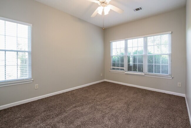 Building Photo - 2710 Park Ave