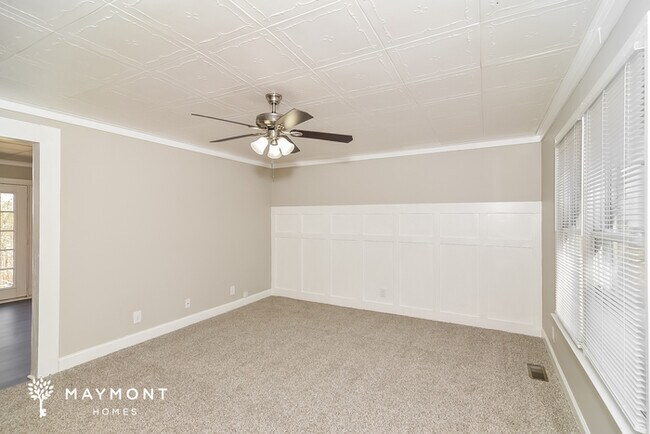 Building Photo - 2044 Dinsmore Rd