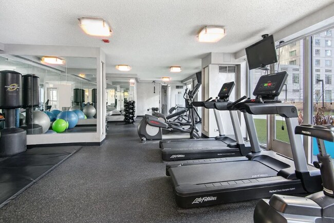 Building Photo - 700 N Rush St