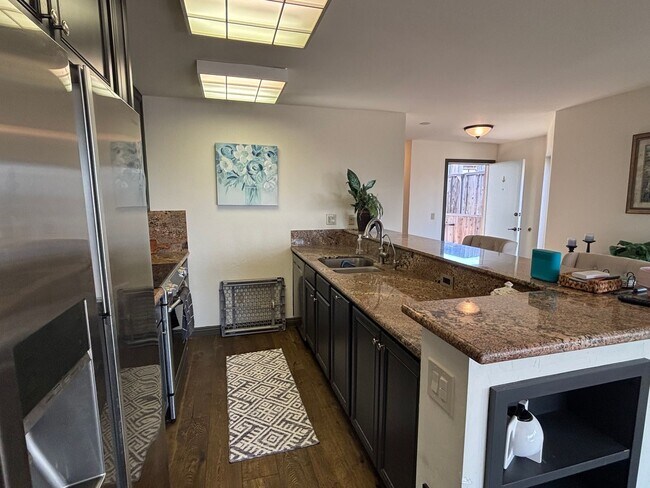 Foto del edificio - Ocean View Condo in Monterey 1 Bedroom/1 Bath