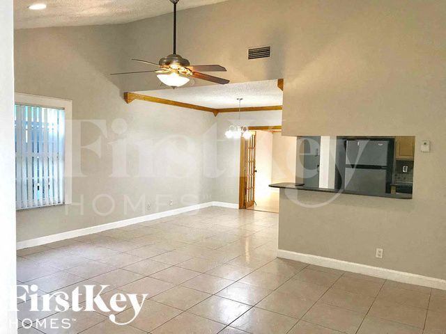 Foto del edificio - 11075 NW 27th Pl
