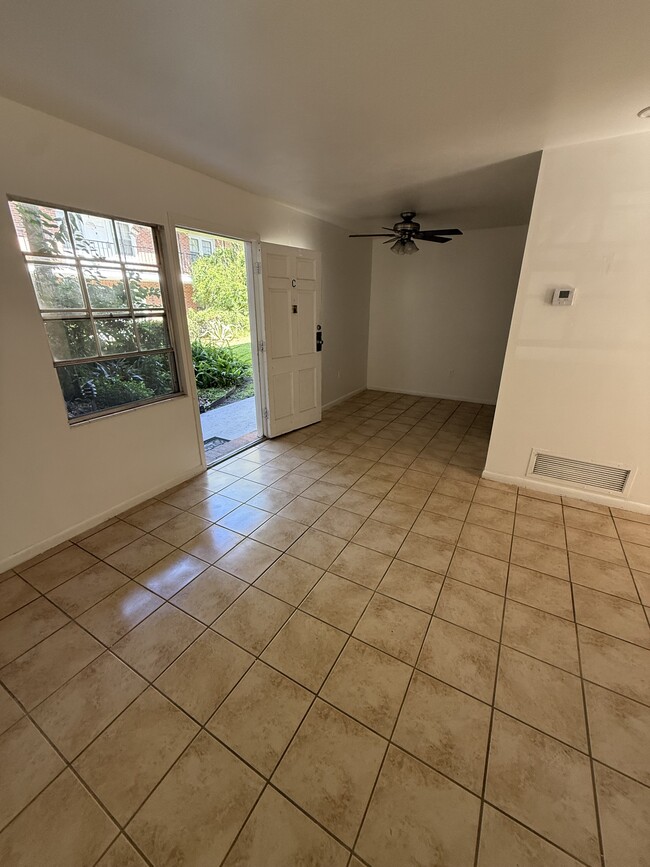 Building Photo - Fort King Manor