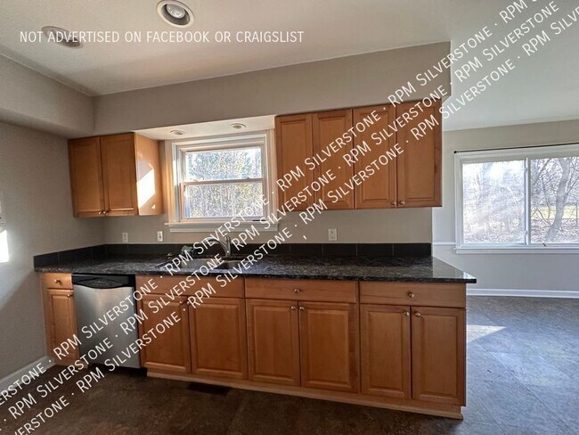 Foto del edificio - 2362 Sanders Pl