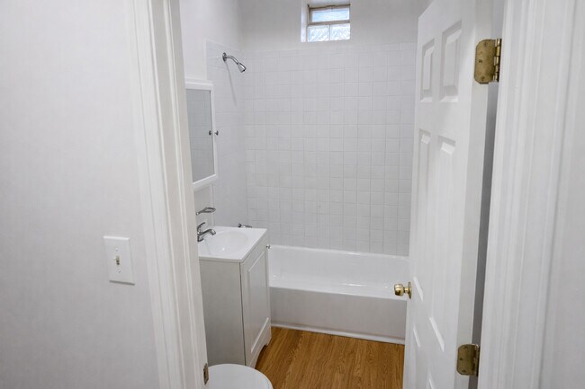 Foto del edificio - 1934 E 74th St