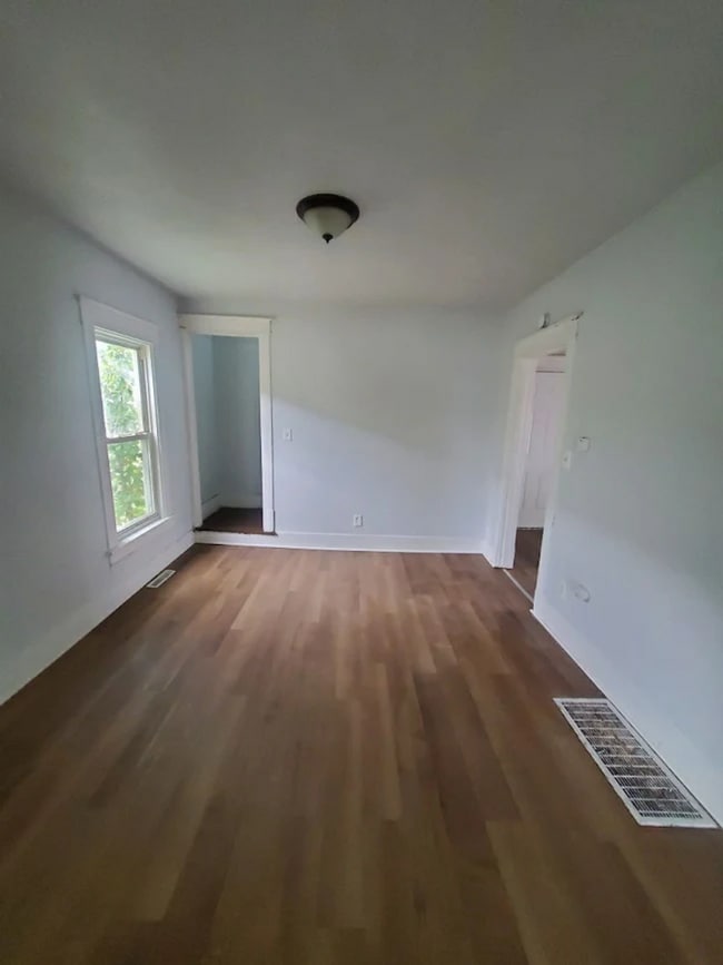 Foto del edificio - Charming 3-Bedroom Property in Prime Location