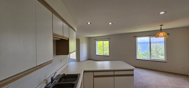 Building Photo - Partial View Condo