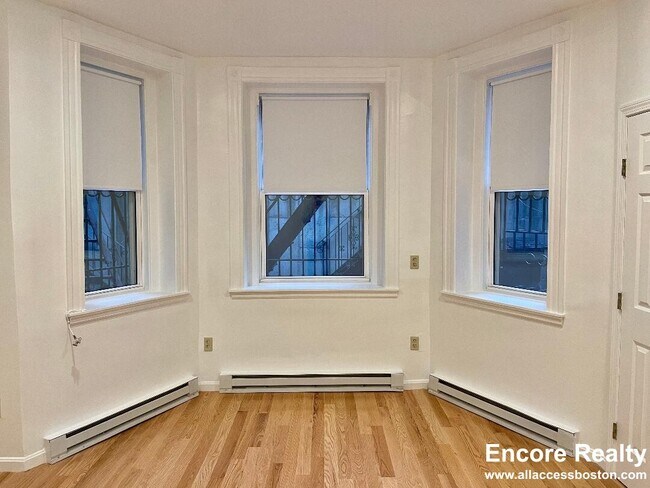 Foto del edificio - 1077 Beacon St