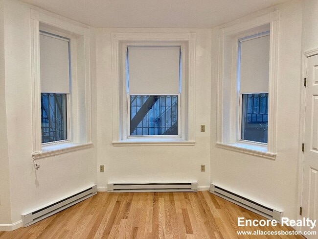 Building Photo - 1077 Beacon St